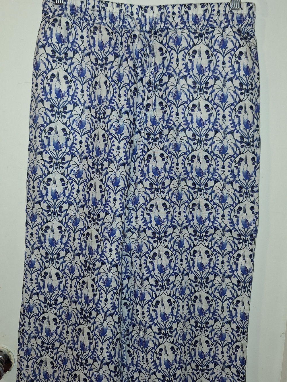 Elie Tahari Blue and White Printed Capris
